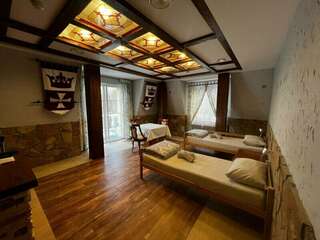 Хостел Ганза Калининград Двухместный номер с 2 отдельными кроватями и общей ванной комнатой-7