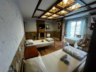 Хостел Ганза Калининград Двухместный номер с 2 отдельными кроватями и общей ванной комнатой-1