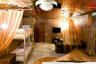 Хостел Ганза Калининград Четырехместный номер с общей ванной комнатой-2