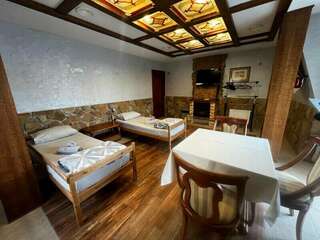 Хостел Ганза Калининград Двухместный номер с 2 отдельными кроватями и общей ванной комнатой-2